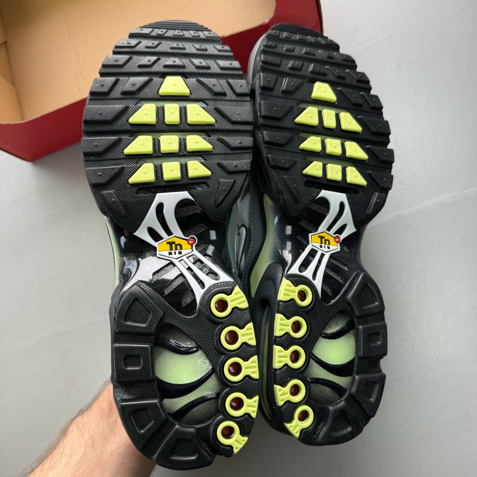 Nike Air Max Plus TN Size UK 9 Cool Grey White Liquid Lime Trainers IR1999-065 image 9