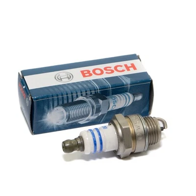 Bougie Bosch WSR6F pour Stihl Dolmar Tronçonneuse FS36 FS44 FS38 HS80 HS45 FS85 - Photo 1/4