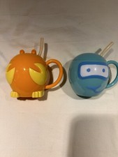 Kids toddler trainer 2 sippy cups. With lid straw and handle.