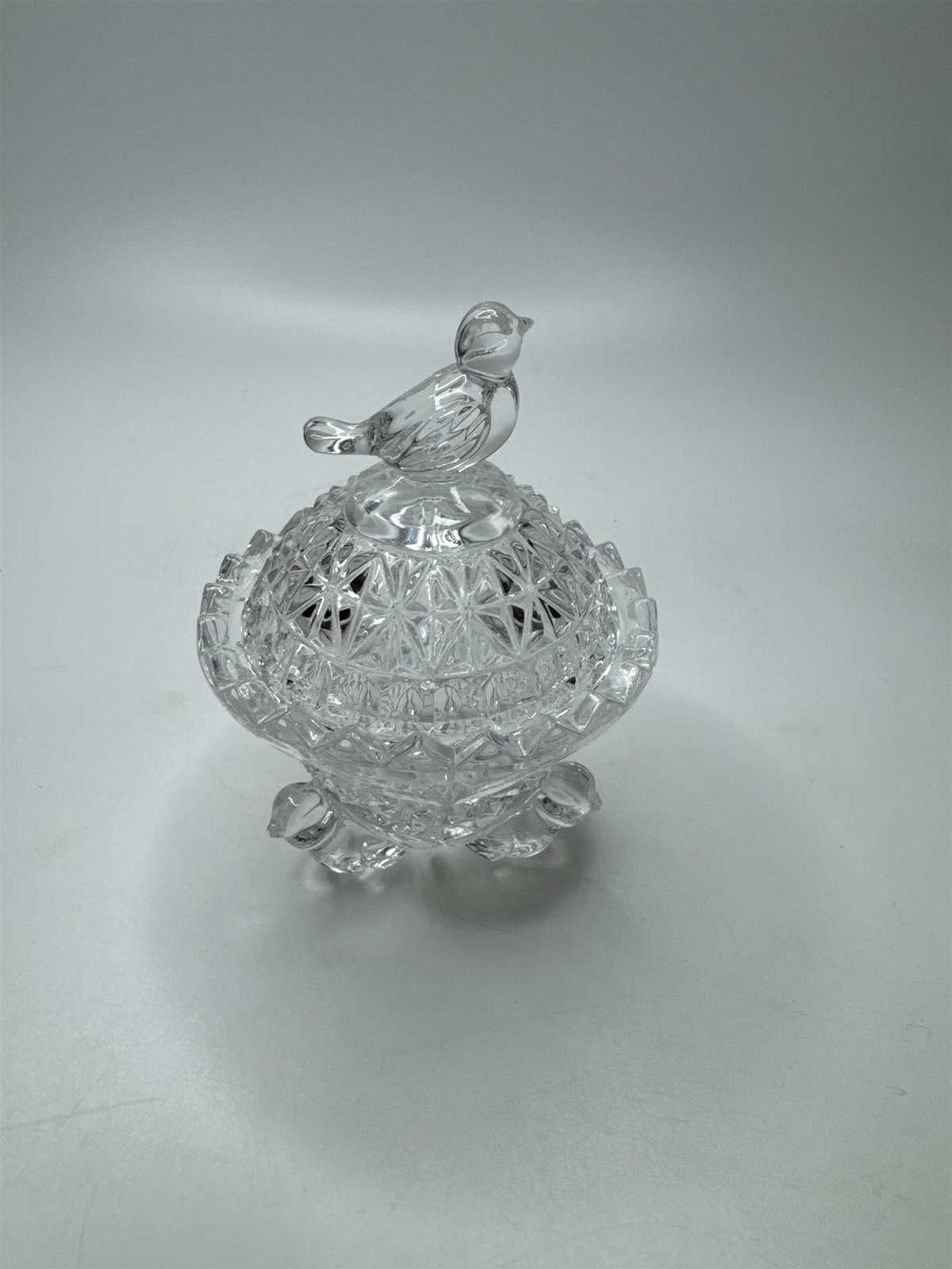 Vintage Byrdes Birds Crystal Trinket Box Round Footed Bavarian Collectible