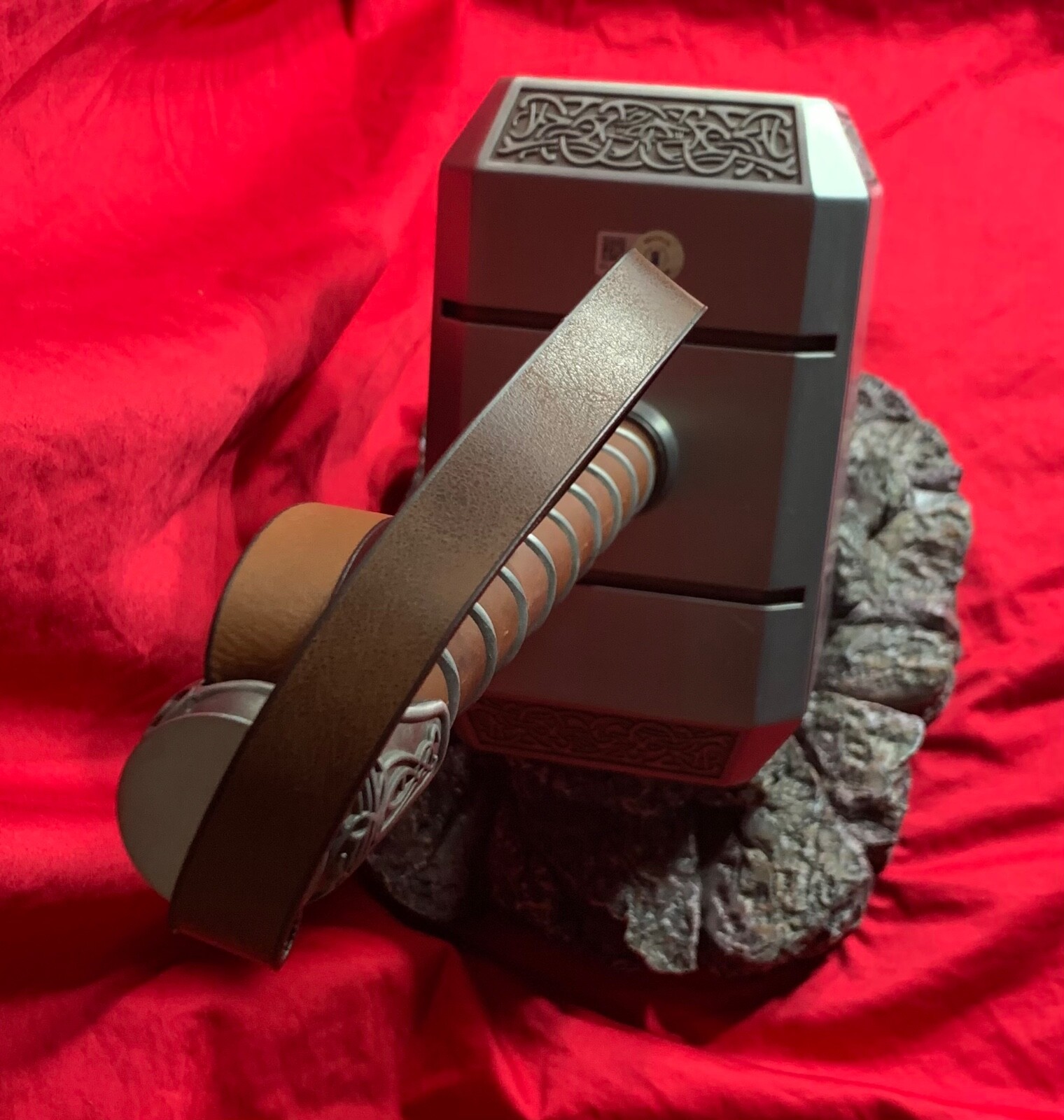 Mjolnir Metal Thor Hammer Prop Replica – 1:1 Scale, 20-Inch Silver Polish Aluminum With Leather Strap For Display Or Cosplay