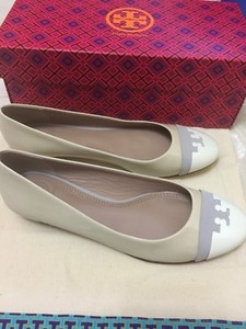 gabrielle flat tory burch