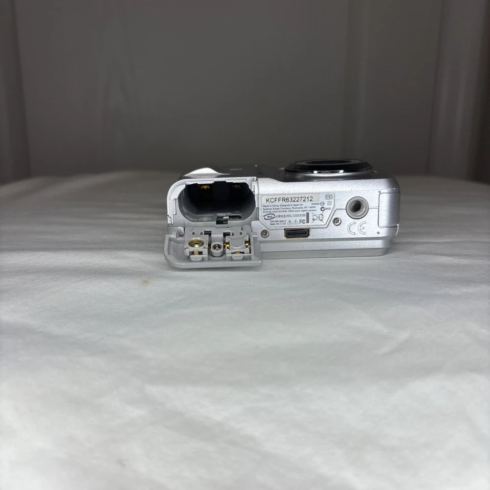 Kodak EasyShare C533 5.0MP Digital Camera - Silver For Parts/Repair - Image 3 of 4