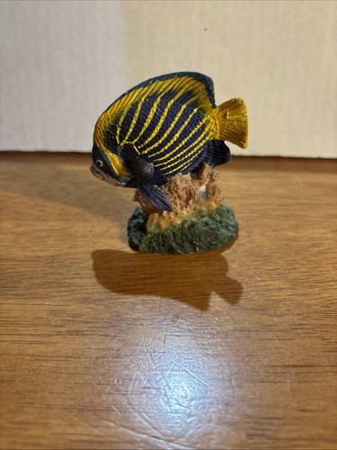 Tropical Fish Statue Resin Made In Hong Kong 2.5” x 2.5” - Imagen 3 de 5