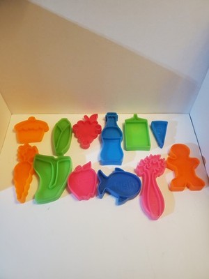Lot Of 12 Vintage 1972 Mattel TUFF STUFF Plastic Play Food Pieces (Spot 11)