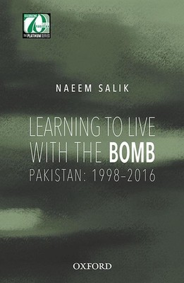 Learning to Live with the Bomb: Pakistan: 1998-2016 by Naeem Salik (English) Har