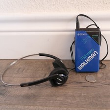 Vintage 1979 Sony FM Stereo Walkman SRF-20W Belt Clip Headphones Blue