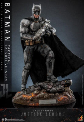 Hot Toys Justice League Batman Tactical Batsuit Ver. 1/6 Scale