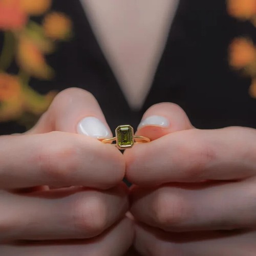 14K Solid Gold Peridot Ring, Rectangular Cut ring Elegant August Birthstone ring - Picture 3 of 5