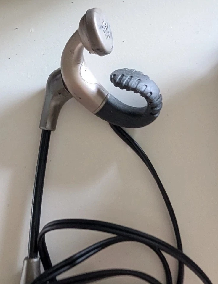 CIB Verizon Wireless Essential Package Headset Leather Case Car Charger - Image 3 of 4