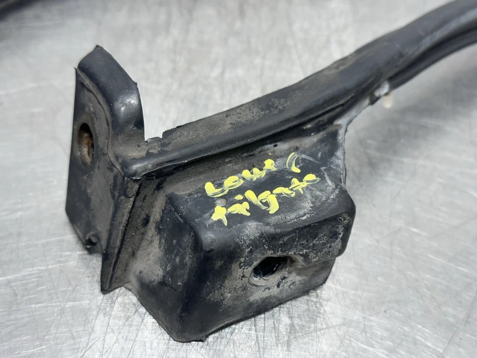 Резиновое уплотнение уплотнение для 2-дверного люка багажника задней двери 1990-1993 Acura Integra от оригинального производителя - Изображение 3 из 4