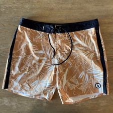 Vuori Men's Peak Unlined 7" Boardshort-Flax Rainforest Print-Swim Trunks-Size 34