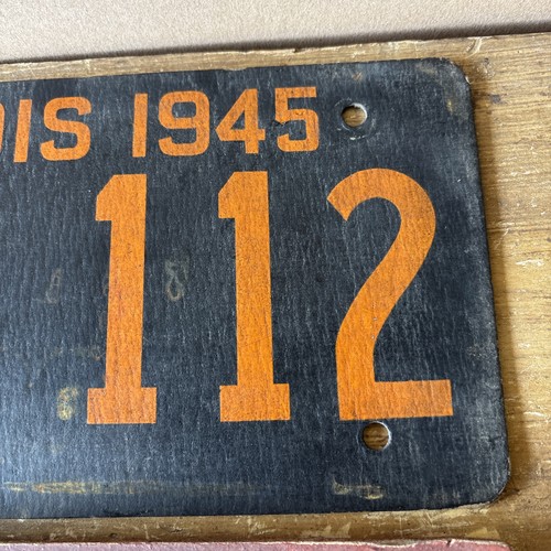 Vintage WW2 Era Illinois Fiberboard License Plates 1945,46 & 47 - Picture 4 of 13