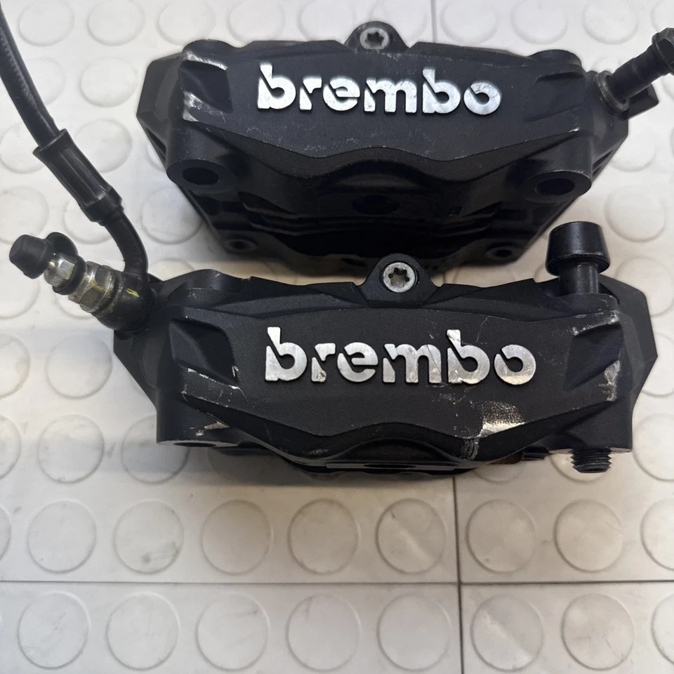 20 21 22 23 DUCATI PANIGALE 899 959 V2 PINZAS DE FRENO DELANTERAS BREMBO OEM NEGRAS Foto 2 de 4