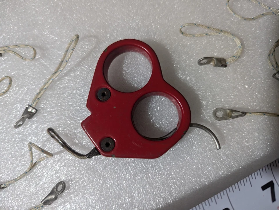 Vintage RARE AS IS PARTS COLLECT 2 Finger Red Archery release w/ Loop String - Image 3 of 4