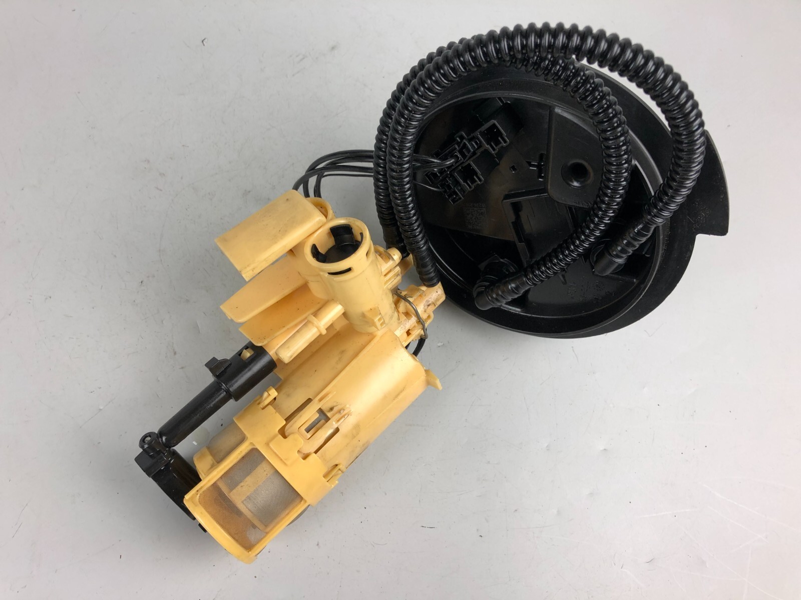 Mercedes Benz C Class W205 Fuel Tank Distribution Supply Pump Jet  