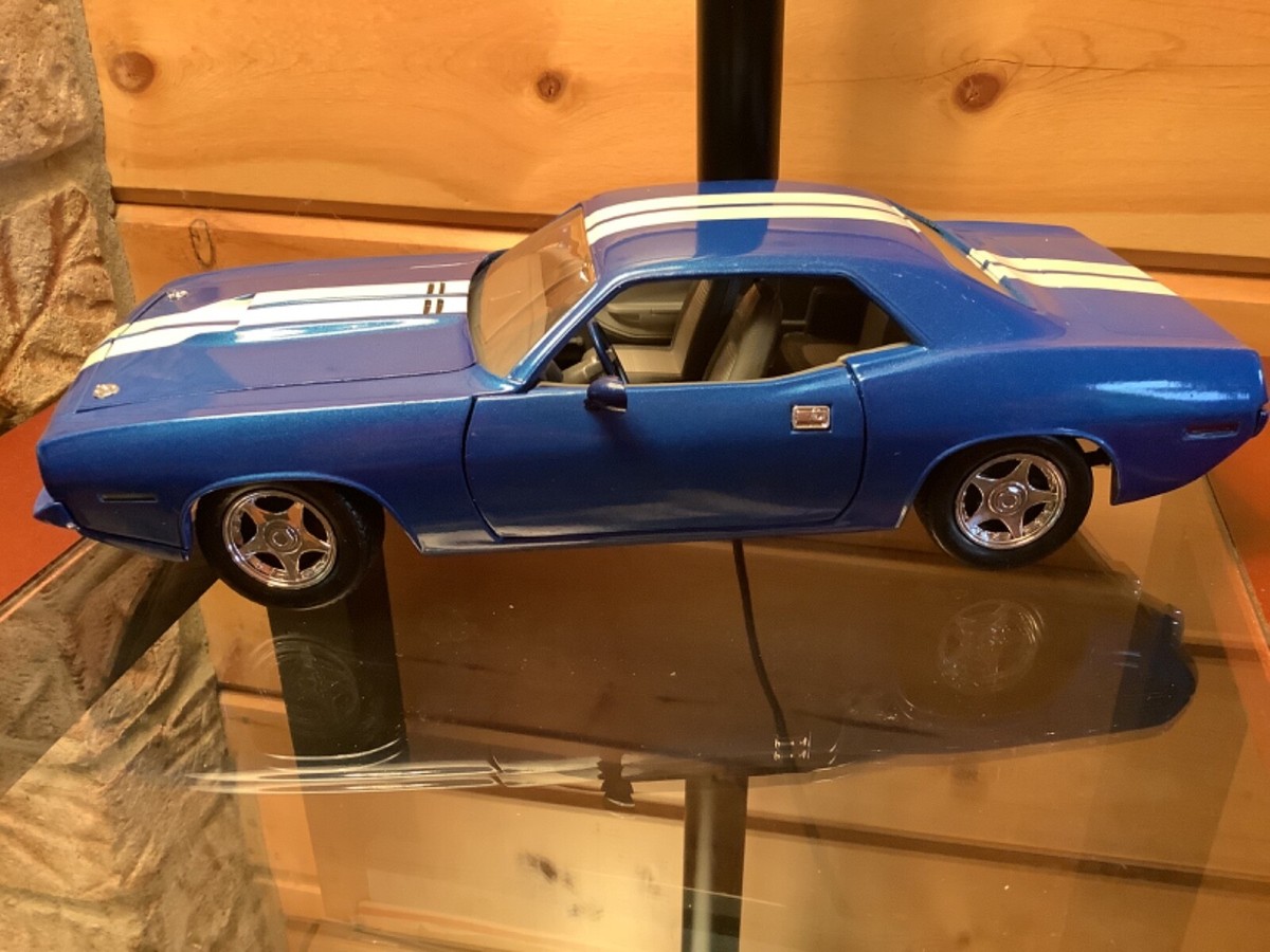 Ertl American Muscle 1970 Plymouth Cuda Blue Street Machine