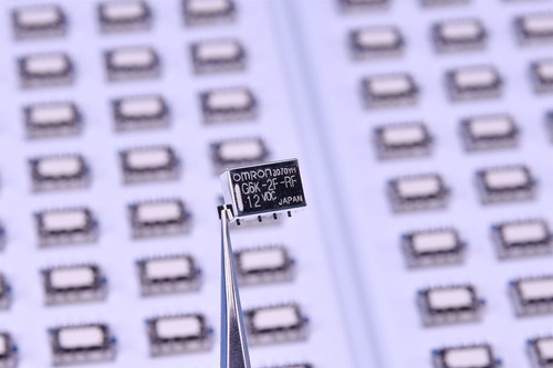 Omron Relay High Frequency RF 12VDC 1A DPDT 1.31 kOhms G6K-2F-RF DC12 - 第 1/3 張圖片