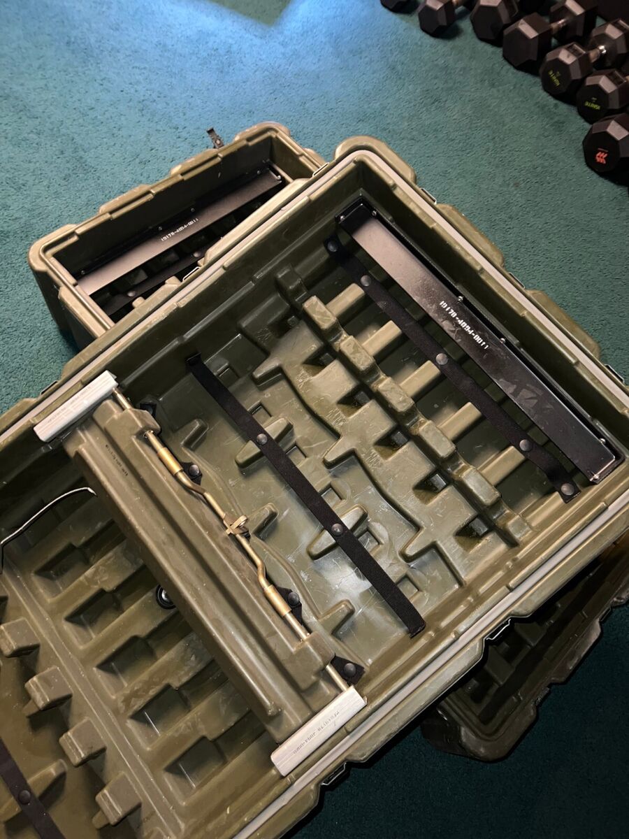 US Military Surplus Pelican Hardigg Mobile Weapons 12 Rifle US Military Surplus Pelican Hardigg Mobile Weapons 12 Rifle