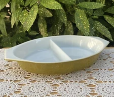 Pyrex Primary Avocado Green 1 Quart Oval Divided Casserole Split Dish No Lid
