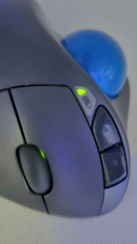 Logitech M570 Wireless Trackball Mouse - NOT TESTED - PARTS ONLY - Image 3 of 4