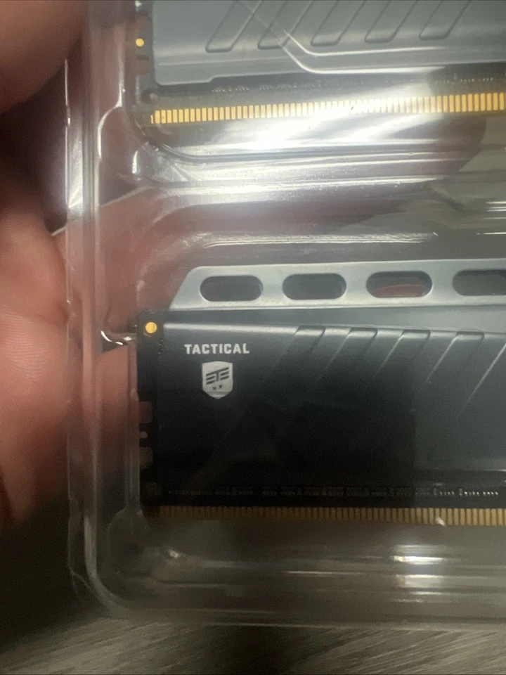 Crucial Ballistix 8GB DDR4 Desktop RAM Memory XMP by Micron PC4-24000 - Image 2 of 4