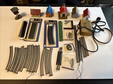 Lot of Vintage Mixed HO N O SCALE MODEL TRAIN PARTS ACCESSORIES