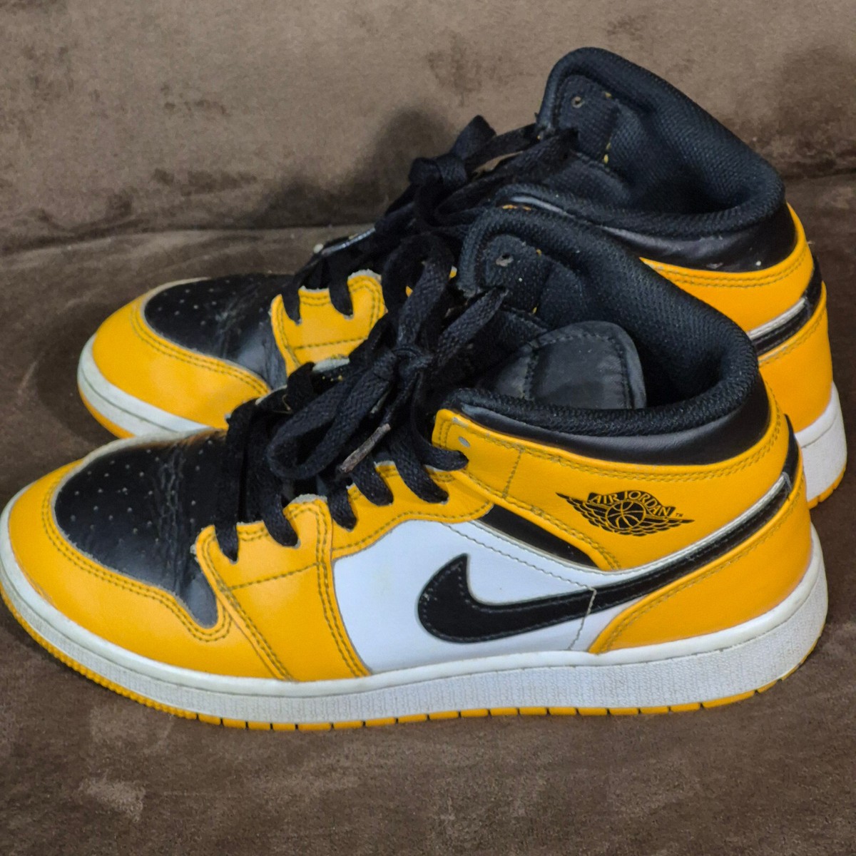 Nike Air Jordan 1 Mid Yellow Toe Black White (554725-701) Size 5.5