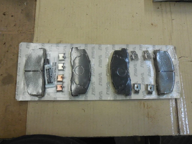 84-87 Kit de almohadillas de disco semimetálicas delanteras Mitsubishi Tredia MF328K1 BP-162 Foto 2 de 2