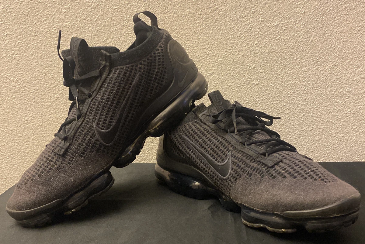 Nike vapormax flyknit grey hotsell and black