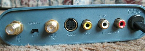Bundle—RadioShack RF Modulator Audio/Video Signal Converter 15-2526 + Coaxial - Picture 3 of 6