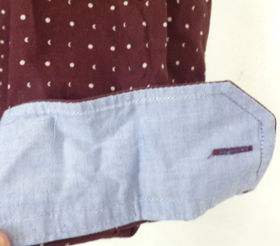 Camisa Puño BANANA REPUBLIC Para Hombres Talla Mediana Calce Ajustado Granate Lunares Contraste Foto 3 de 4