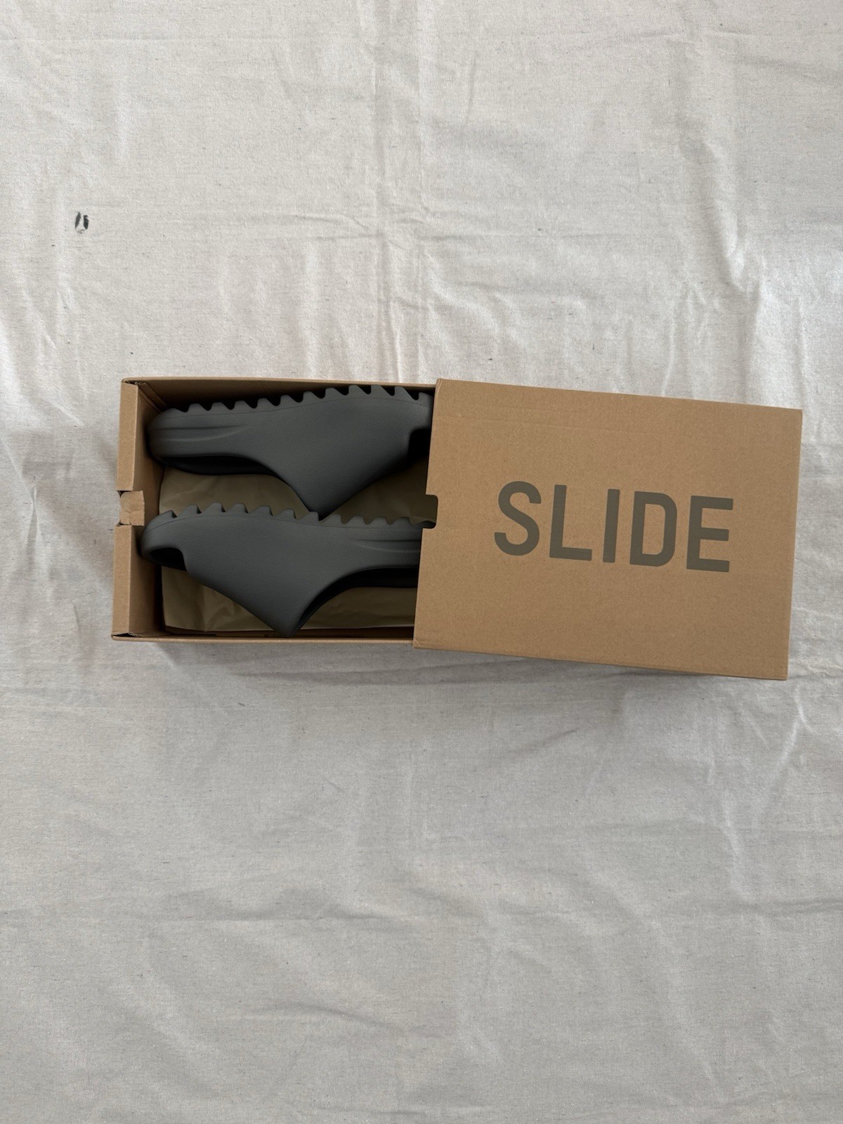 Adidas Yeezy Slides ‘Onyx’ Men Size 10 US thumbnail 4