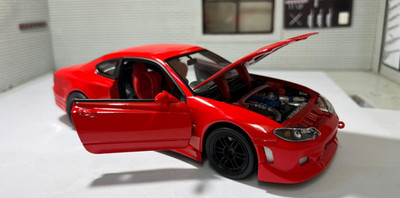 Nissan Silvia (S15) Rot. Detailliertes Welly Diecast Modellauto im Maßstab 1:24 A374A