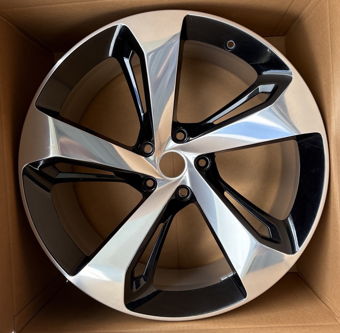 Bentley Bentayga 2017-2021 Right Wheel