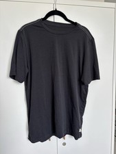 Vuori Strato Tech Tee Shirt Mens Size Medium Black Workout Short Sleeve Soft