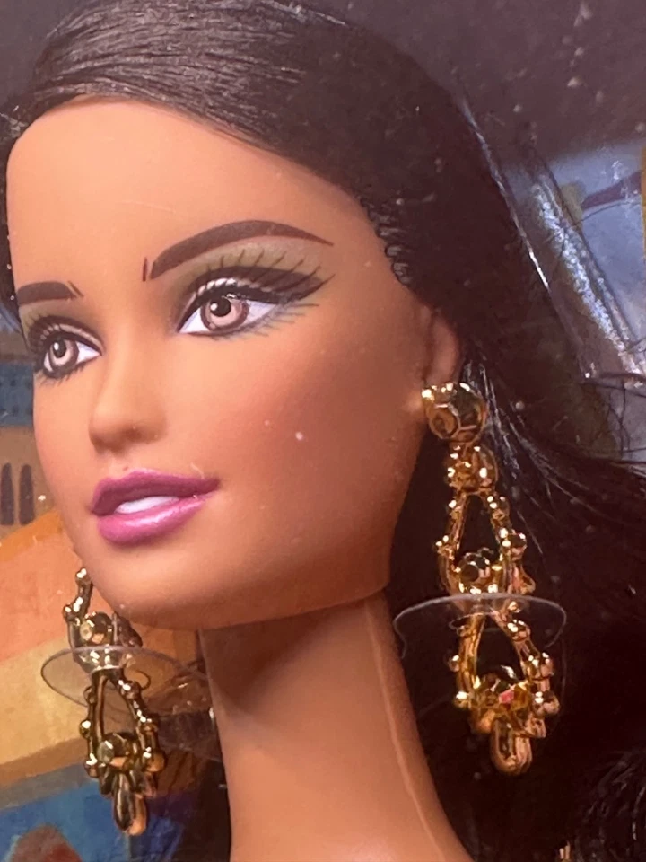 2012 Mattel Passport Dolls of the World “Barbie Marrocos” #X8425 *NRFB* - Imagem 4 de 4