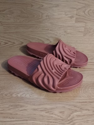 CROCS X Salehe Bembury Huckleberry Sandals with Textured Design Crocs X Salehe Bembury Pollex Slides Sandals Huckle Burgundy  main image 4
