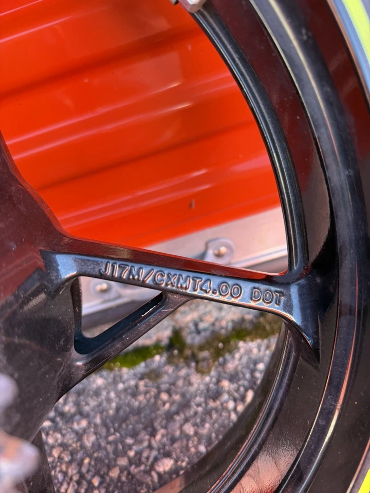 Llanta trasera Kawasaki Ninja Ex 650 Z650 Ex650 2025 con neumático (ligeramente doblado)  Foto 2 de 4