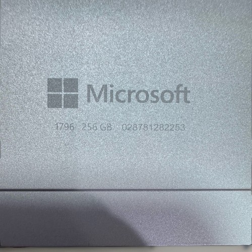 Microsoft Surface Pro 5 12.3" 256GB SSD Intel(R) Core(TM) i7-7660U CPU @ 2.50GHz - Picture 8 of 17