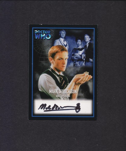 2002 Strictly Ink Doctor Who AU10 Mark Strickson (Turlough) Autograph Card - Foto 2 di 3