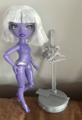 Shadow High Puppe. Dia Mante Serie 2 ohne Kleidung nur Ständer Kamm und Kleiderbügel NEU!