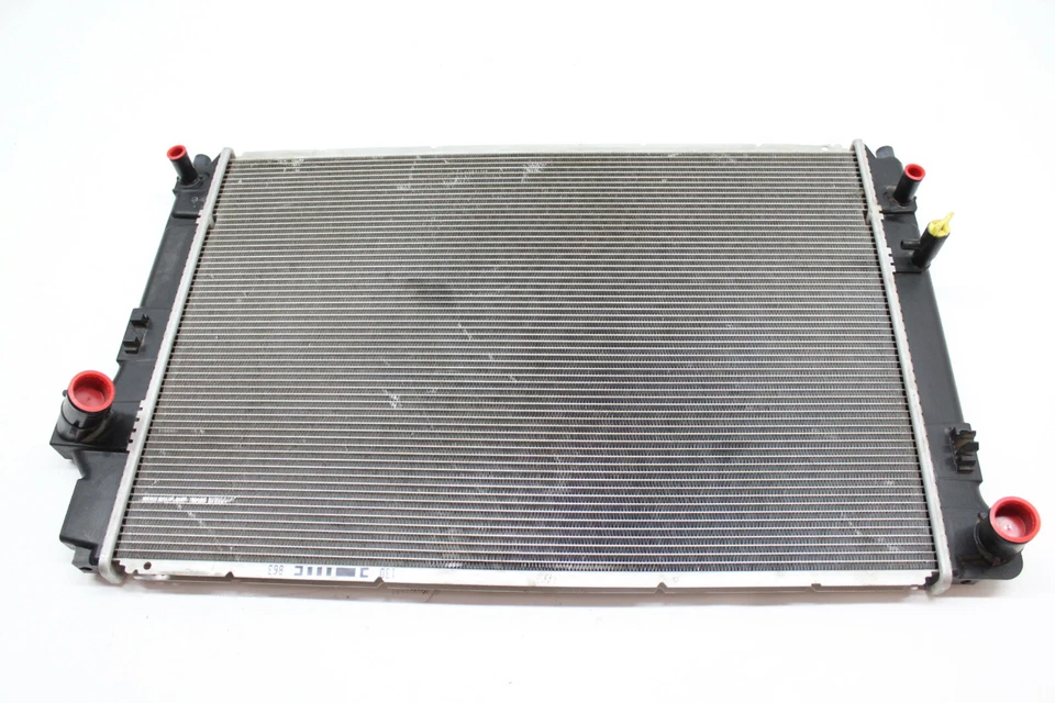 Toyota Prius C 2014 radiador de refrigeración motor 422134-8630 OEM 12 13 14 15 Foto 2 de 4