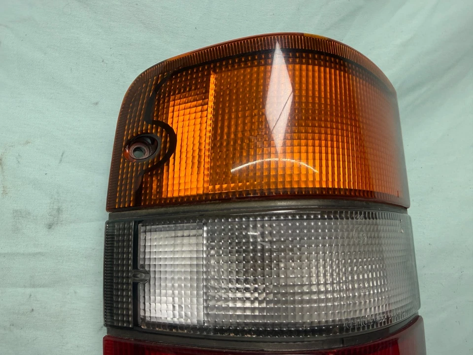 LEER 92-99 Isuzu Trooper Conductor Izquierdo LH Luz Trasera Lámpara Lente Foto 3 de 4