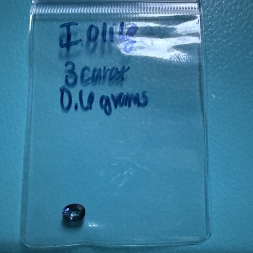 Piedra preciosa suelta de iolita de 3 quilates corte ovalado facetado Foto 2 de 3