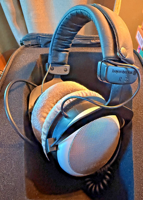 Beyerdynamic DT-880-PRO-250 Headphones-Excellent Condition - Fully Tested