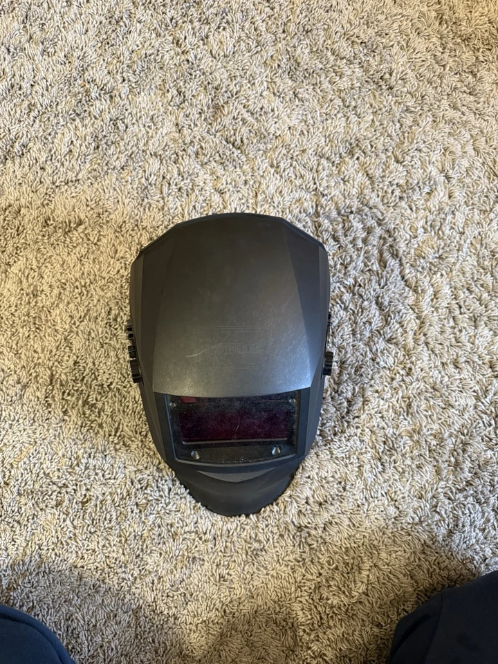 •casco de soldadura negro usado - kt industries inc. Solo usado un puñado de veces Foto 3 de 4