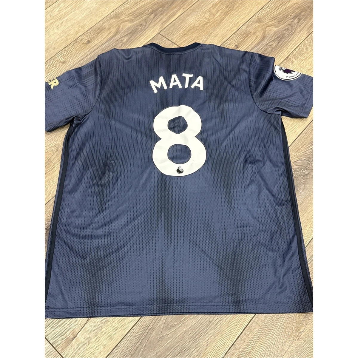 ウェア adidas Manchester United MATA 8 L adidas brings a bold celebration of Manchester's connection ウェア