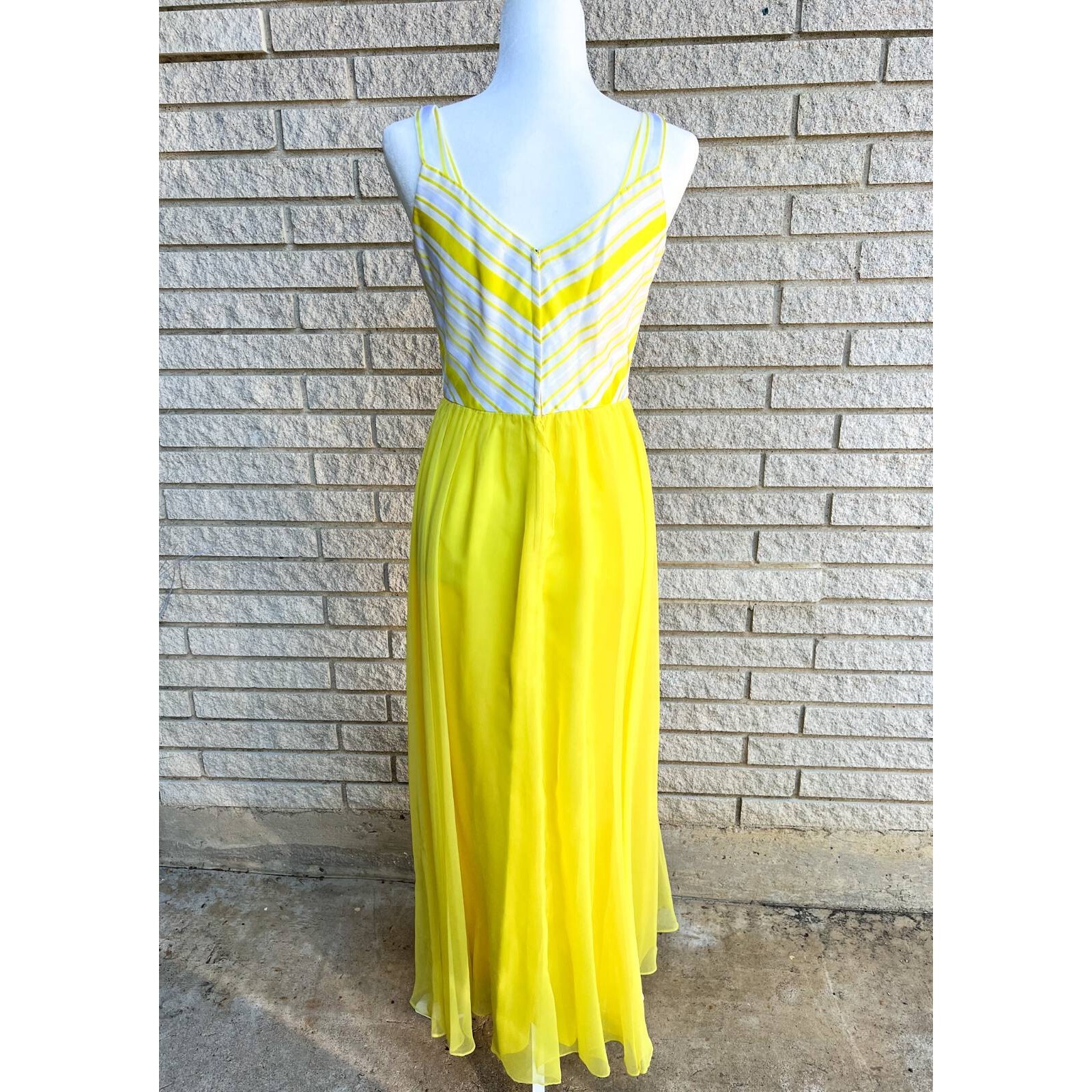 Vintage Montaldos Dress and Jacket Set 1970s Yell… - image 2