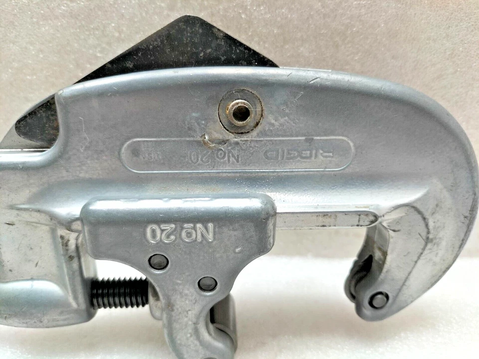 RIDGID 32930 NO.20 SCREW FEED TUBING CUTTER 5/8 TO 2-1/8 O.D - Image 4 of 4